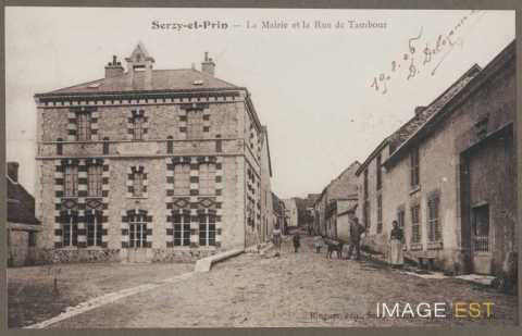 Mairie et rue de Tambour (Serzy-et-Prin)